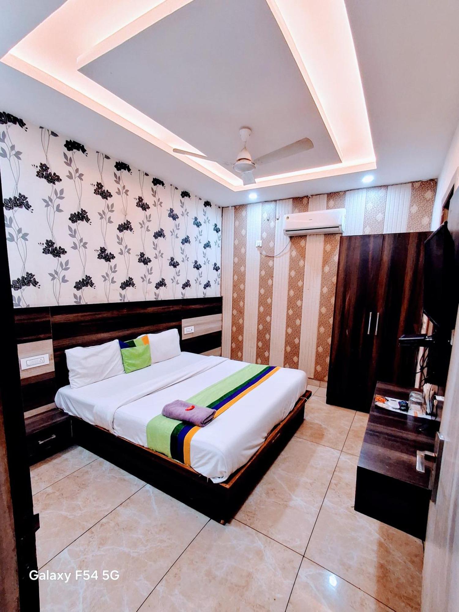 Hotel Welcome Residency Zirakpur Kültér fotó